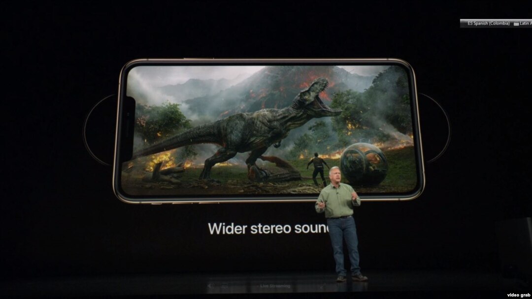 iPhone Xs MAX es el teléfono más grande de Apple, fue presentado en la sede de la compañía en Cupertino, California el 12 de septiembre de 2018. Foto tomada de video.