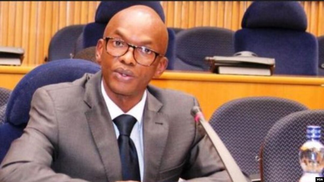 Umushikiranganji ajejwe imigenderanire y'Uburundi n'amakungu, Alian Nyamitwe