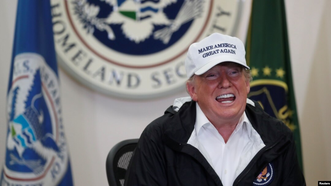 Predsednik SAD Donald Tramp na okruglom stolu u Mekalenu (Foto: Reuters)