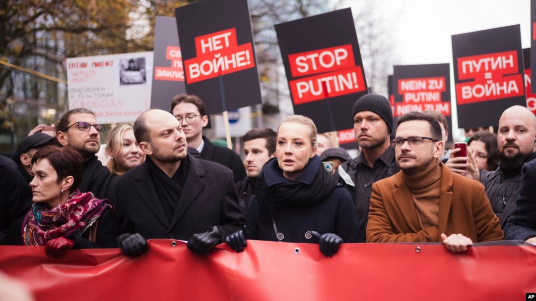 Yulia Navalnaya, center, with Russian opposition politician Vladimir Kara-Murza, center left, and Ilya Yashin, center right, lead a demonstration under the slogan "Stop Putin! Stop the War! Freedom for Political Prisoners!" in Berlin, Germany, Nov. 17, 2024. 