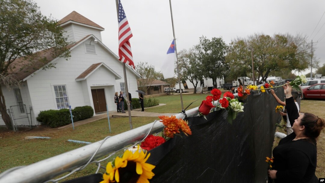 Nueva York, San Francisco y Filadelfia alegan que la desactualización de la base policial de datos sobre militares inhabilitados permitió que ocurriera la masacre de 26 personas en la iglesia bautista de Sutherland Springs, Texas, en noviembre de 2017.