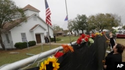 Nueva York, San Francisco y Filadelfia alegan que la desactualización de la base policial de datos sobre militares inhabilitados permitió que ocurriera la masacre de 26 personas en la iglesia bautista de Sutherland Springs, Texas, en noviembre de 2017.