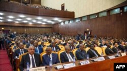 Les députés nationaux, les sénateurs et le corps diplomatiques lors d’une séance au Palais du peuple, à Kinshasa le 5 avril 2017.