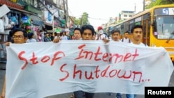 Protesters march against internet shutdown in Rakhine state in Yangon, Myanmar, February 23, 2020. Picture taken February 23, 2020 . REUTERS/Stringer NO RESALES. NO ARCHIVES - RC2Z6F9ZRRJI