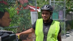 Нью-йоркські велосипедисти знайшли спосіб підзаробити на збиранні органічних відходів. Відео