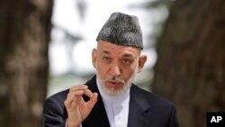 Afghan President Hamid Karzai speaks during a press conference at the presidential palace in Kabul, Aug, 24, 2013. 