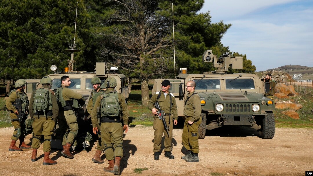 Tentara Israel berkumpul di Dataran Tinggi Golan yang dicaplok Israel, di perbatasan dengan Suriah, 27 Februari 2020. (Foto: AFP)