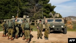 Tentara Israel berkumpul di Dataran Tinggi Golan yang dicaplok Israel, di perbatasan dengan Suriah, 27 Februari 2020. (Foto: AFP)