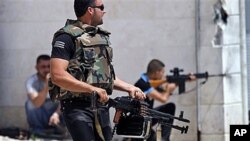 15일 이들립 시 인근의 시리아 반군.