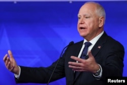 El candidato demócrata a la vicepresidencia, el gobernador de Minnesota, Tim Walz, habla durante el debate vicepresidencial organizado por CBS en Nueva York, EEUU, el 1 de octubre de 2024.