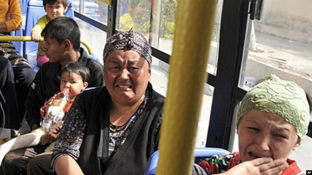 Uzbek women weep on a bus as it leaves the southern Kyrgyz city of Osh at the height of ethnic clashes in June 2010 (FILE PHOTO).