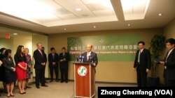 民进党主席苏贞昌主持民进党驻美代表处开幕仪式。（照片来源： 美国之音 钟辰芳）