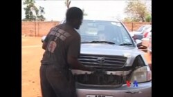 看天下:赞比亚的盲人汽车修理技师