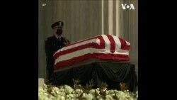 美国最高法院为金斯伯格举行悼念仪式