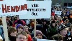 冰島國民抗議政府挽救經濟不力。