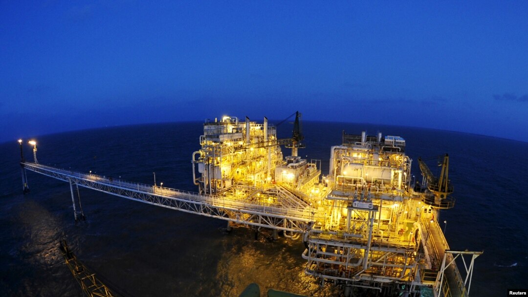 Anjungan produksi minyak dan gas Mike-Mike milik PT Pertamina di lepas pantai Jawa Barat, 16 Juli 2015. (Antara via Reuters).