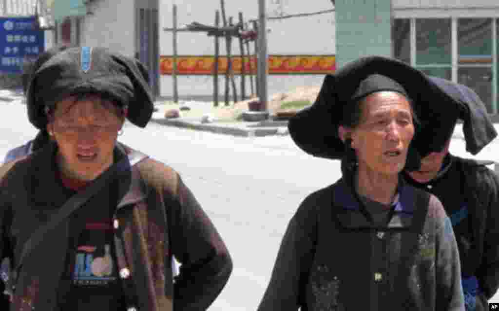 彝海乡的村民及民居