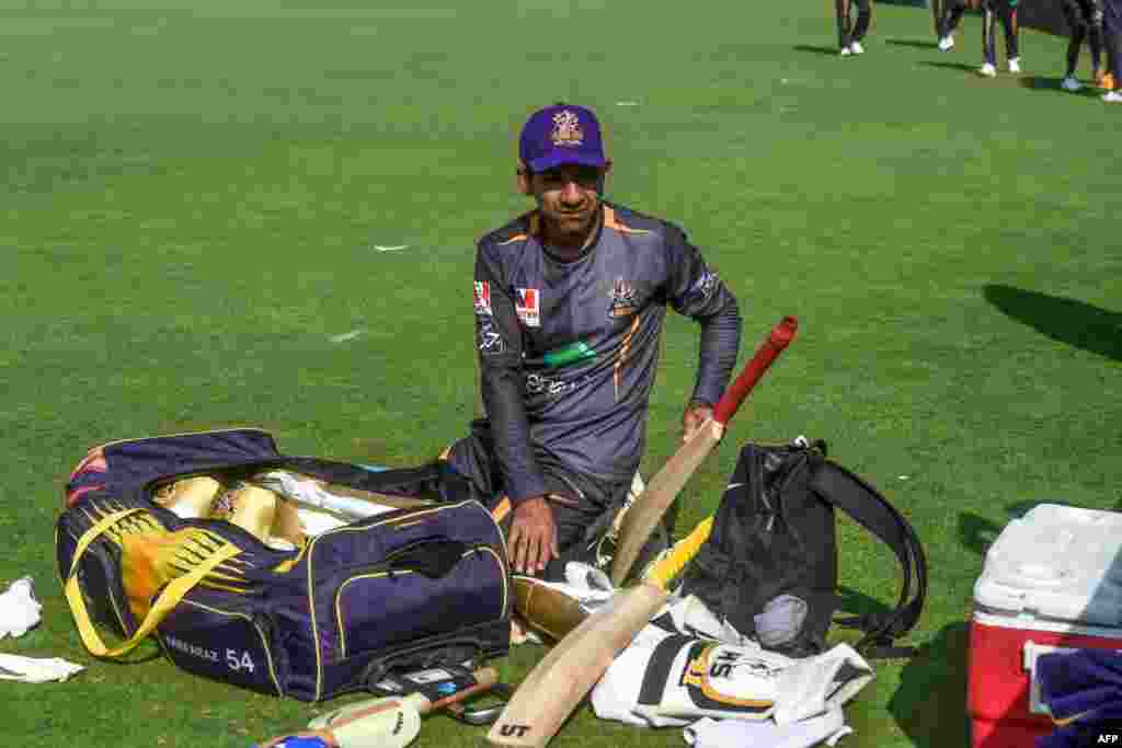 کوئٹہ گلیڈی ایٹرز کے کپتان سرفراز احمد افتتاحی میچ کے لیے پریکٹس میں مصروف نظر آئے۔