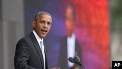 Le président Barack Obama prononce un discours lors de la cérémonie d'ouverture du Musée national Smithsonian d'histoire et de la culture afro-américaine sur le National Mall à Washington, DC, 24 septembre 2016. 