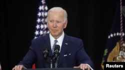 Presiden AS Joe Biden memberikan pidato hari Selasa (17/5) saat mengunjungi kota Buffalo, New York yang baru saja dilanda penembakan massal. 