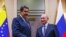 Tổng thống Nga Vladimir Putin bắt (phải) bắt tay Tổng thống Venezuela Nicolas Maduro tại Moscow (ảnh tư liệu ngày 5/12/2018)