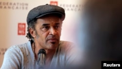 Le chanteur Yannick Noah donne une conférence de presse à Paris, le 22 septembre 2015.