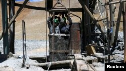 Artisanal miners emerge from Rodesia mine, a small copper mine, in the area of Inca de Oro (Inca Gold) town, near Copiapo city, Chile, Dec. 16, 2015. 