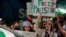 Des pro-palestiniens manifestent en face du consulat d'Israël à Manhattan, New York, États-Unis, le 18 mai 2021. 