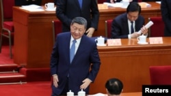 El presidente chino, Xi Jinping, se retira al final de la sesión inaugural de la Conferencia Consultiva Política del Pueblo Chino (CCPPCh) en el Gran Palacio del Pueblo en Beijing, China, el 4 de marzo de 2025. 