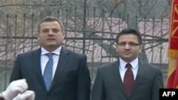 Ministri shqiptar i mbrojtjes viziton Shkupin