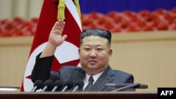 朝鲜领导人金正恩在平壤体育馆出席了朝鲜人民军连级指挥员会议。(朝中社2026年10月24日发布)