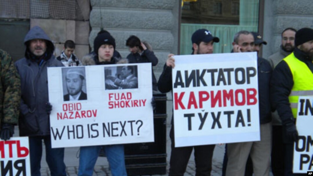 Stokgolmda miting qilgan muxolifatchilar "xolis tergov o'tkazilsin, Obidxon Nazarovni o'ldirishni buyurganlar javobgarlikka tortilsin" deb Shvetsiya parlamentiga murojaat qilgan