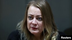 სარა კრივანეკი სასამართლო მოსმენაზე რიაზანში, რუსეთი.10 ნოემბერი, 2022 წ.