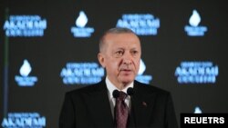 Presiden Turki Tayyip Erdogan berbicara kepada hadirin saat menghadiri upacara di Istanbul, Turki, 19 Desember 2021. (Foto: via Reuters)