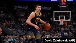 Nikola Jokić de Denver, le 1er février 2018 (Photo: AP / David Zalubowski)