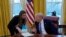 အမေရိကန်သမ္မတ Donald Trump ရဲ့ အနီးကပ် ယုံကြည်စိတ်ချရဆုံးအရာရှိဖြစ်တဲ့ အိမ်ဖြူတော် ဆက်သွယ်ရေး ညွန်ကြားရေးမှူး Hope Hicks 