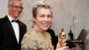 Frances McDormand, pemenang penghargaan Oscar untuk aktris terbaik dalam film "Three Billboards Outside Ebbing, Missouri", menghadiri pesta the Governors Ball setelah acara penyerahan piala Oscar, 4 Maret di Dolby Theatre di Los Angeles. 