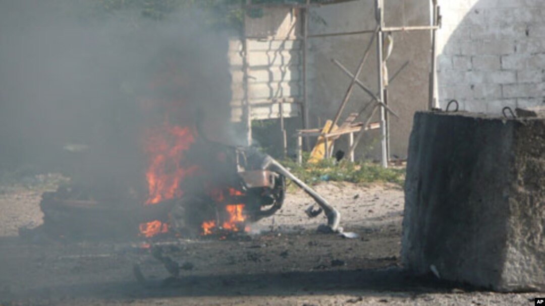 Garoonka Diyaaraha ee Muqdisho oo la Weeraray
