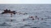 Kelompok kemanusiaan Spanyol “Open Arms” berusaha menyelamatkan para migran di Laut Tengah hari Rabu (11/11). 