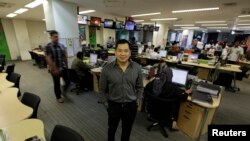 CEO MNC Group Hary Tanoesoedibjo, juga petinggi Partai Hanura, di kantor editorial MNC di Jakarta. (Reuters/Beawiharta)