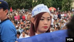 On Saturday, nearly 20,000 opposition supporters demonstrated in Phnom Penh, Cambodia's capital, in support of an investigation into alleged vote tampering and widespread voter disenfranchisement.