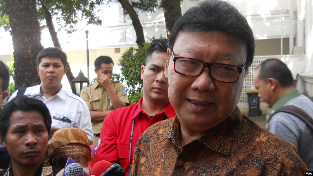 Menteri Dalam Negeri Tjahjo Kumolo berbicara pada wartawan di Jakarta (foto: dok).