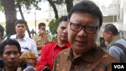 Menteri Dalam Negeri Tjahjo Kumolo berbicara pada wartawan di Jakarta (foto: dok).