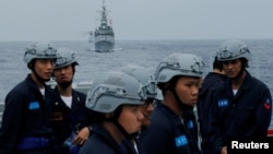 資料照片：台灣基隆號導彈驅逐艦和海軍艦艇在花蓮附近參加軍事演習。 （2019年5月22日）