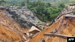 Glissement de terrain causé par des pluies torrentielles dans le district de Lemba à Kinshasa en RDC, le 26 novembre 2019.