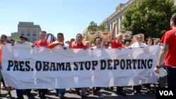 Representantes de diversas organizaciones participan de una marcha por la reforma migratoria lo que consideran un último esfuerzo para demostrarle al gobierno lo que necesita la comunidad inmigrante indocumentada. [Foto: Alejandro Escalona, VOA].