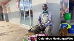 In Harare, Zimbabwe, on July 7, 2021, most vendors did not heed the government’s call to stay at home unless they had exemption letters. (Columbus Mavhunga/VOA)