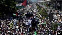 Thousands of supporters of the religious party Tehreek-e-Labaik Pakistan take part in a rally in solidarity with Palestinian people in Gaza, in Rawalpindi, Pakistan, on July 13, 2024.