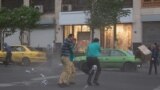 توفان با سرعت حدود ۵۰ کیلومتر در ساعت عصر دوشنبه در تهران، مردم را غافلگیر کرد. عکس: سهیل صحرانورد