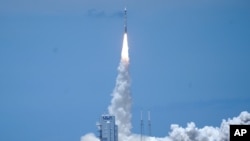 우주군의 미사일 감시 위성 '지오 5' (SBIRS GEO 5)를 탑재한 '유나이티드 론치 얼라이언스' (ULA) 로켓이 18일 플로리다주 케이프커배버럴 우주군 기지에서 발사됐다. 
